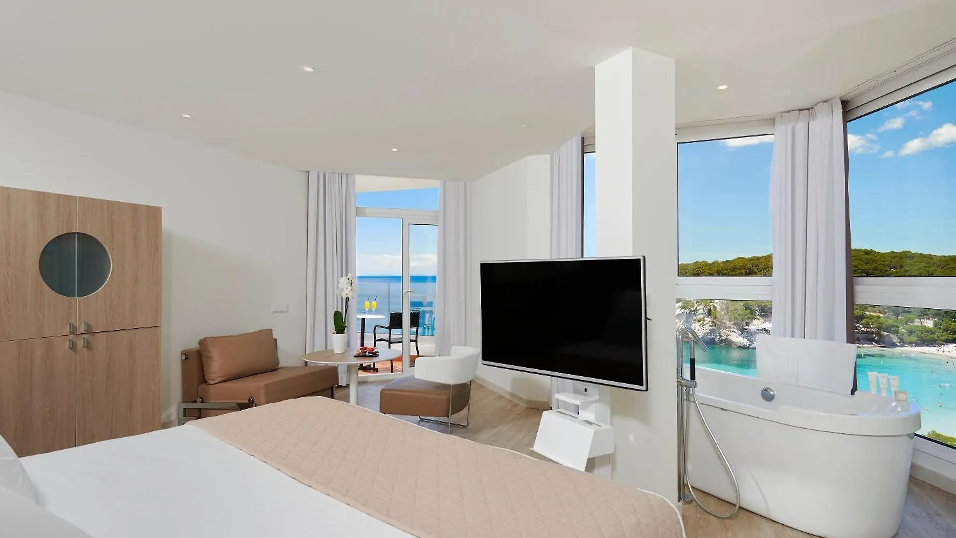 Hotel Melia Cala Galdana 5*, Cala Galdana (Menorca) Španělsko